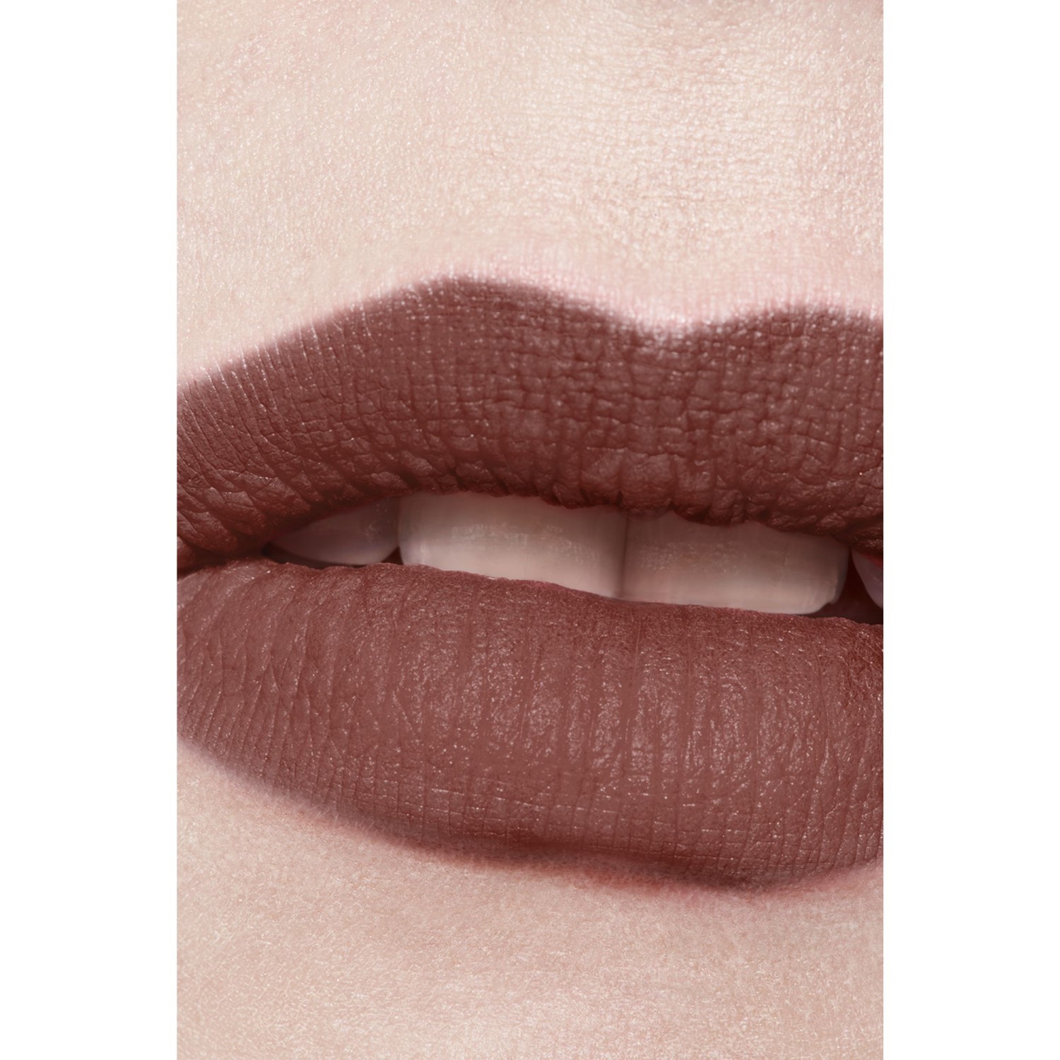 LA BARRA DE LABIOS LÍQUIDA MATE INTENSA DE LARGA DURACIÓN